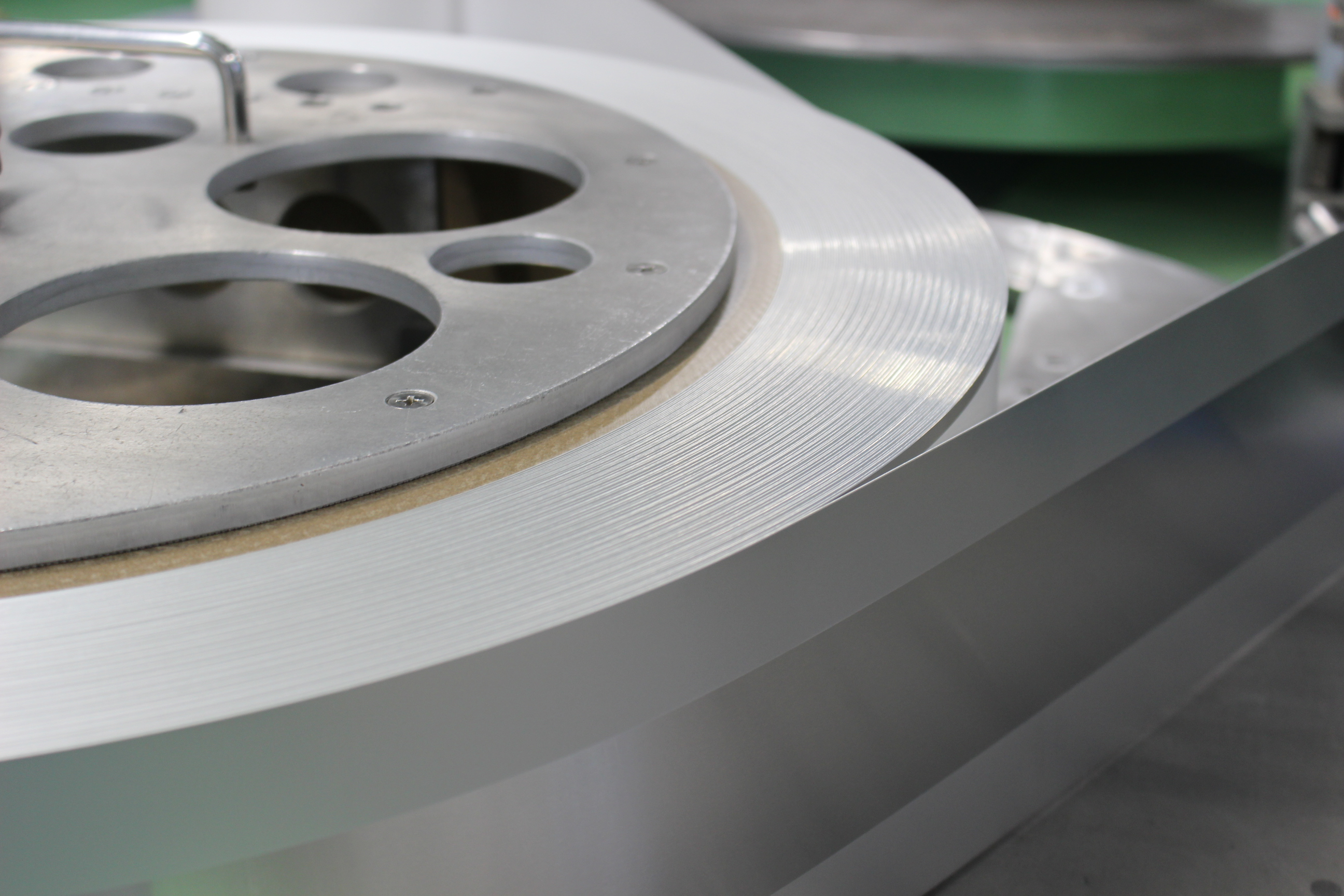 アルミ材へのめっきとは？<br>密着・導電性・量産信頼性までをめっき技術の視点で解説